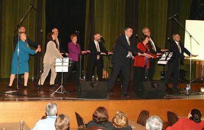 The Shiny Bums perform Waiting (complete with faux
            Tai-Chi) at the Wollongong Services Club